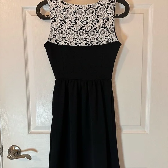 Little Black Dress - Picture 4 of 4